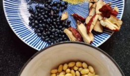 黄豆黑芝麻豆浆的功效,滋补养生，润肠通便的天然饮品